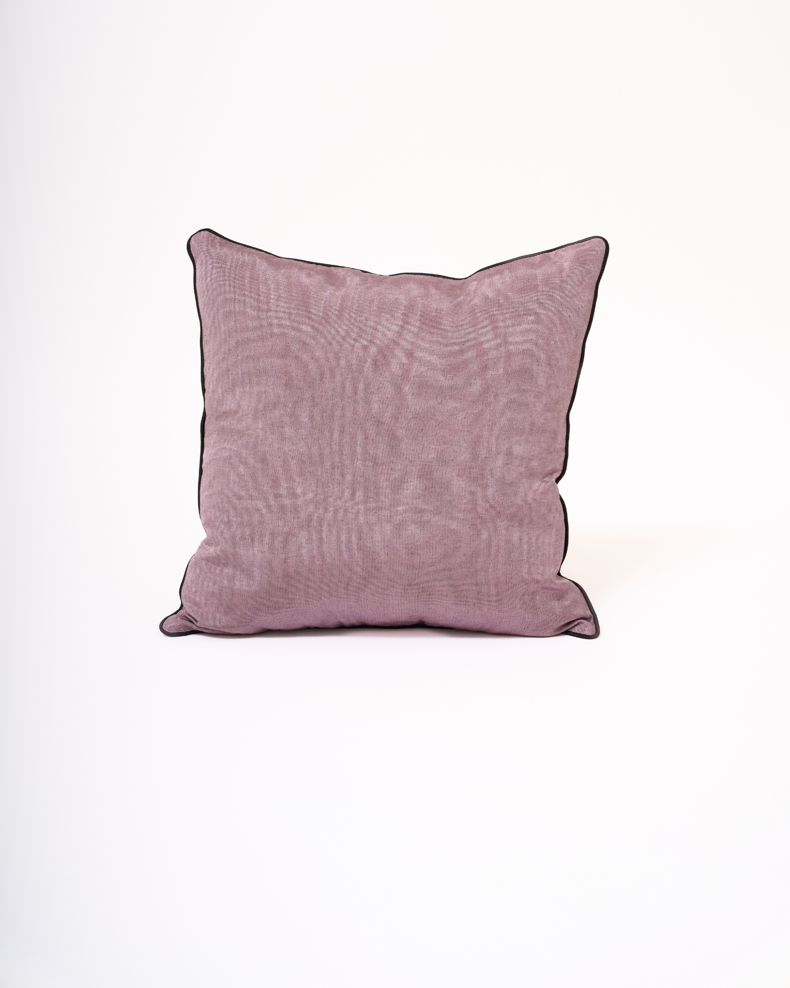 İPEK KUTNU EL DOKUMASI BİYELİ DEKORATİF YASTIK – Düz Lila (45×45 cm)