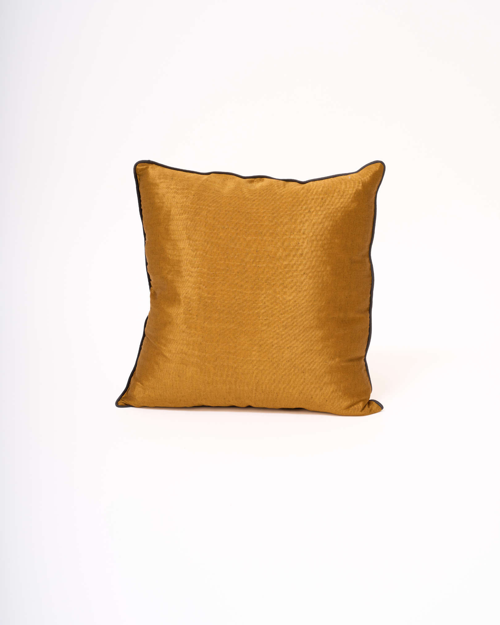 İPEK KUTNU EL DOKUMASI BİYELİ DEKORATİF YASTIK – Düz Hardal (45×45 cm)