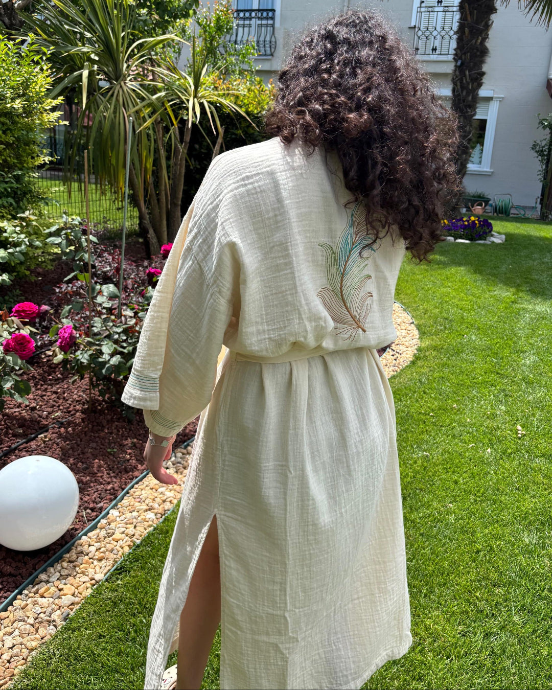%100 Pamuk Çift Kat Müslin El Dokuması Kimono Bornoz – Nakışlı Bej (135 cm)