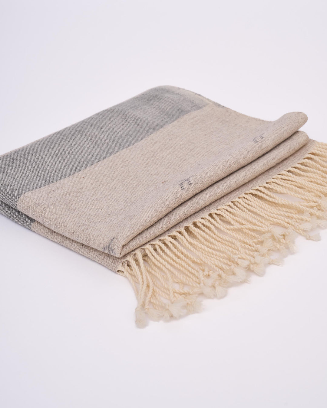 YÜN EHRAM EL DOKUMASI PAŞMİNA ŞAL – Hanımeli Motifli Gri/Bej (70X210 cm)