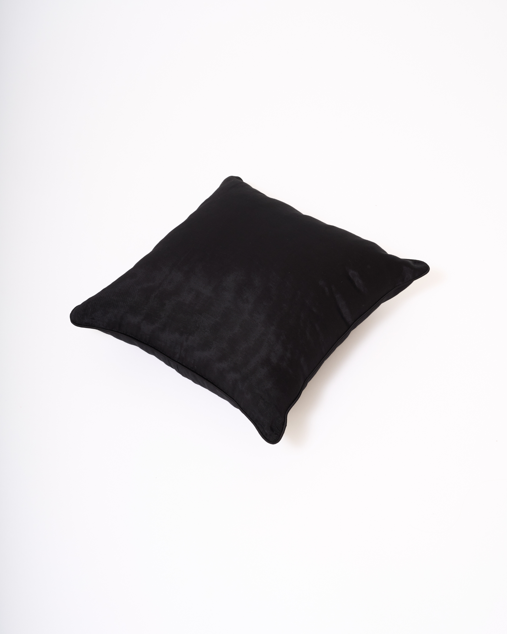 İpek Kutnu El Dokuması Dekoratif Yastık – Düz Siyah (45×45 cm)