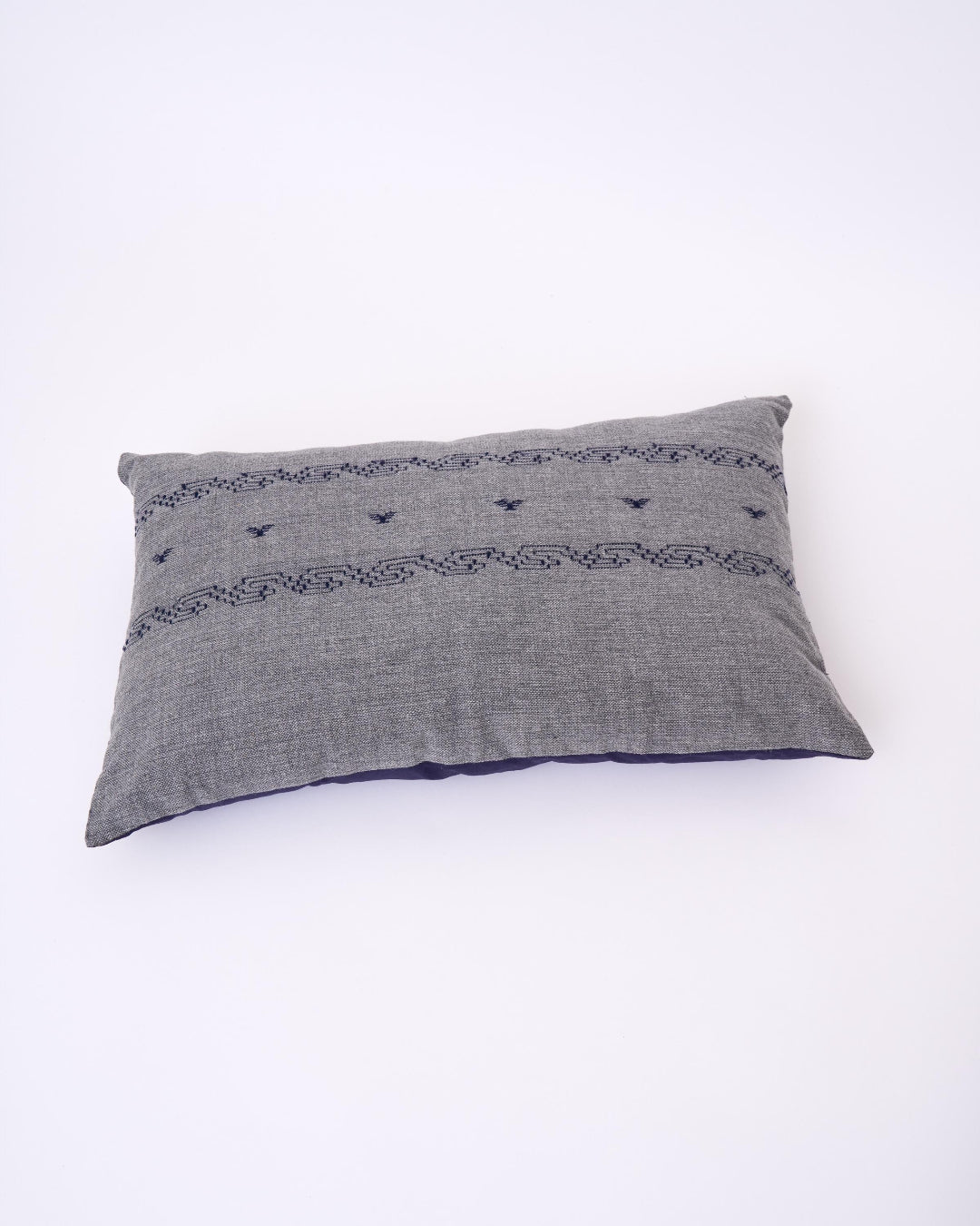 Yün Ehram El Dokuması Dekoratif Yastık – Uçan Kuş Zincir Gri/Lacivert (40X60 cm)