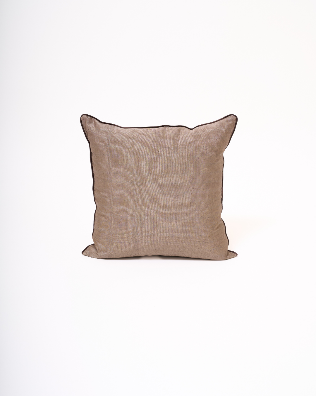 İPEK KUTNU EL DOKUMASI BİYELİ DEKORATİF YASTIK – Düz Vizon (45×45 cm)