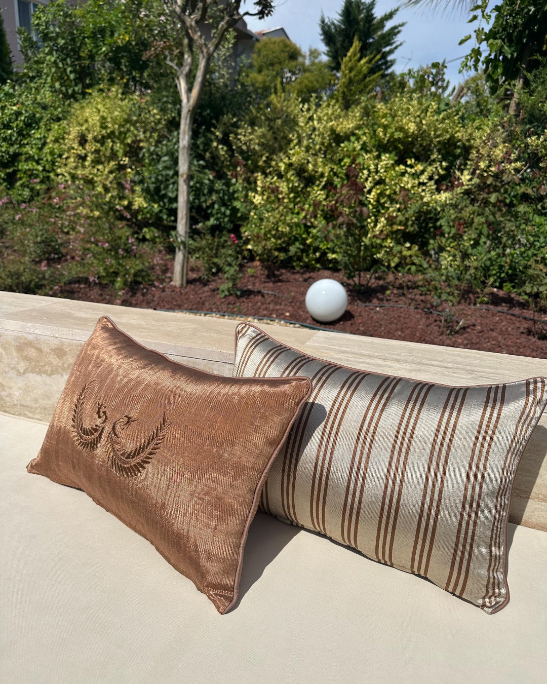 İPEK KUTNU EL DOKUMASI BİYELİ DEKORATİF YASTIK – Bej/Kahve Zefir (30X50 cm)